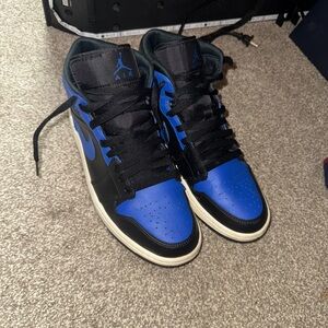 Air Jordan 1’s hyper blues size 9